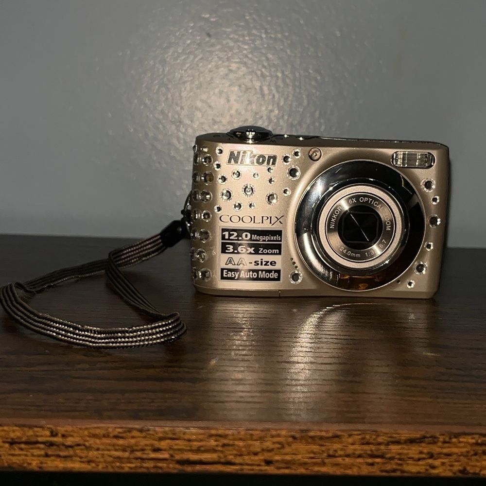Nikon Coolpix L22 Digital Camera